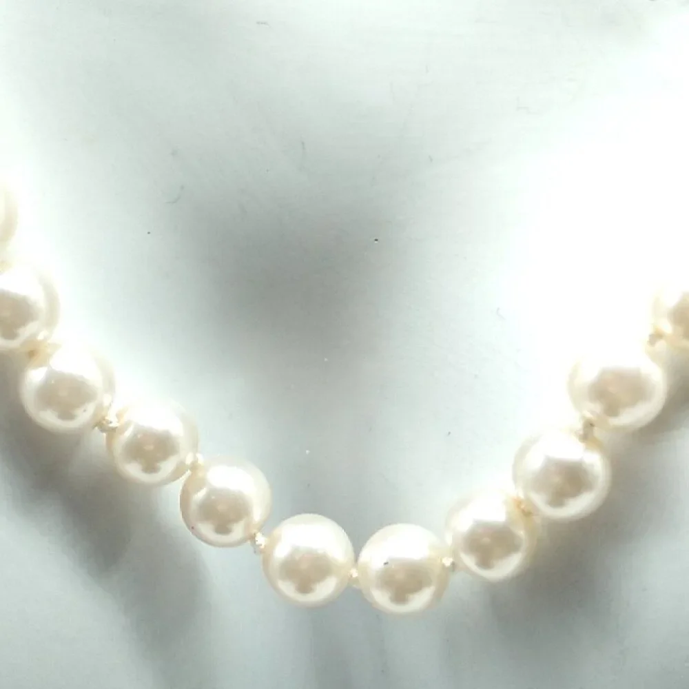 Single Strand Faux Pearl Bib Necklace 22